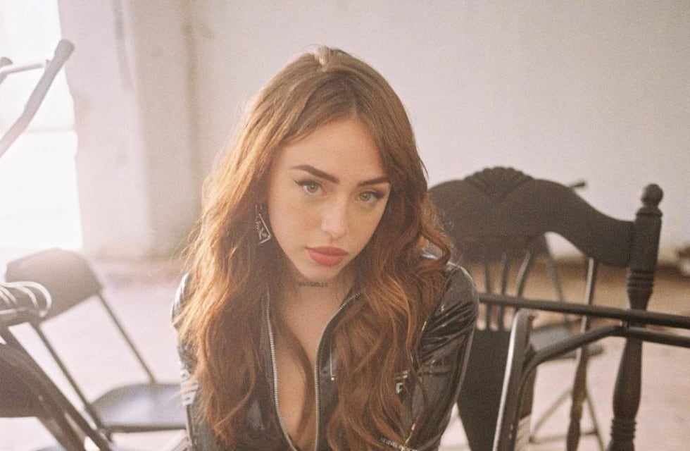 Nicki Nicole quedó deslumbrada por tatuaje de una fan con su cara y sus versos