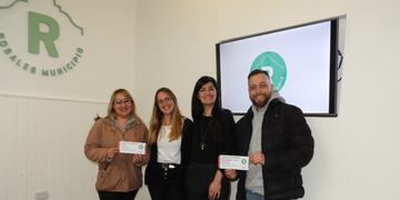 Mariana Elizabeth Alarcón Ortega (Tapicería) y Emiliano Oscar Teves (Mecánico dental), accedieron a ayudas económicas a través de la Oficina de Empleo.