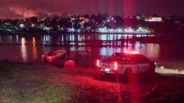 Lago San Roque. Personal del Duar rescató a cuatro deportistas este lunes. (Gentileza El Doce)