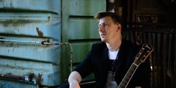 El cantautor marplatense lanzó su material filmado bajo la dirección de Ezequiel Estigarribia.