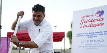 Javier Sosa, chef solidario, fue quien estuvo a cargo de la cocina de alto gurmet.