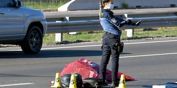 Un motocicleta de 65 años falleció luego de ser embestido por un hombre de 31 que hizo una vuelta en U con su auto, en Maipú. Foto : Orlando Pelichotti- Imagen ilustrativa