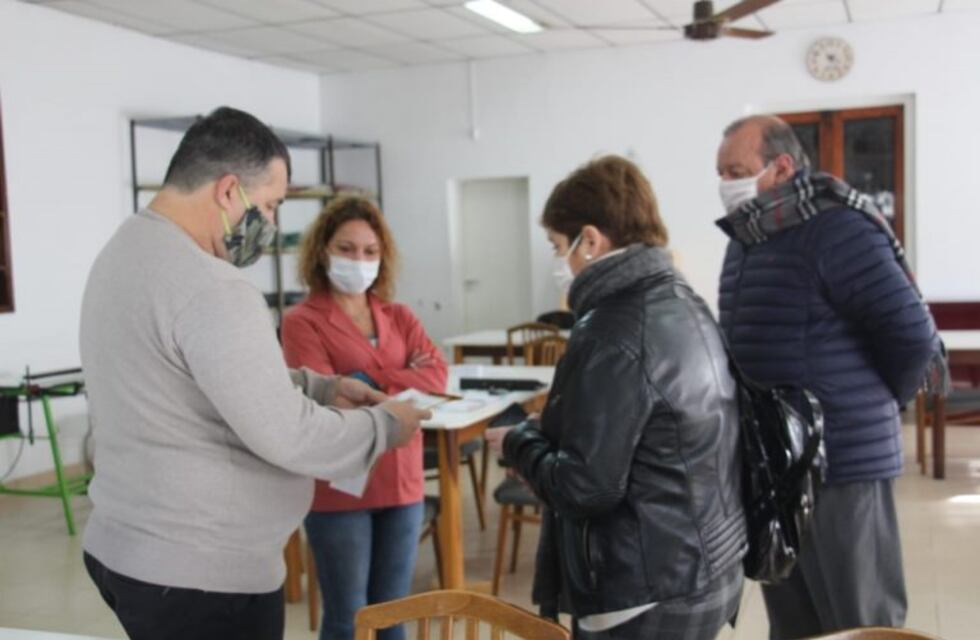 Sánchez entregó subsidio a Coadis y al Jardín de Infantes 916