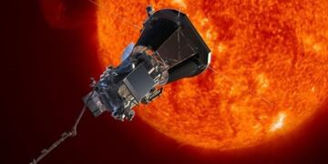 Recreación de la sonda espacial Parker en su futura aproximación al Sol\u002E El máximo acercamiento del artefacto lanzando ayer 12 de agosto de 2018 está previsto para 2024\u002E (NASA, 2018)