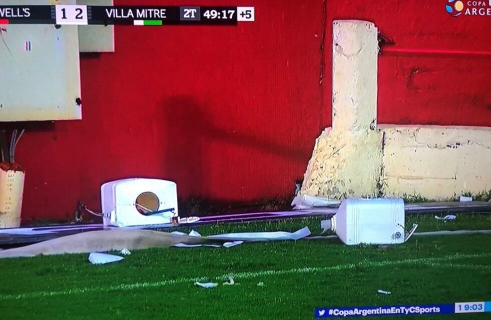 Incidentes y cánticos contra Bermúdez en el final del partido ante Villa Mitre