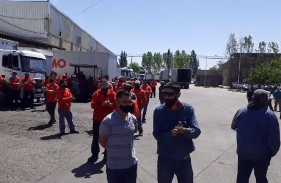 Protesta de empleados de una cadena de supermercados por el horario de trabajo