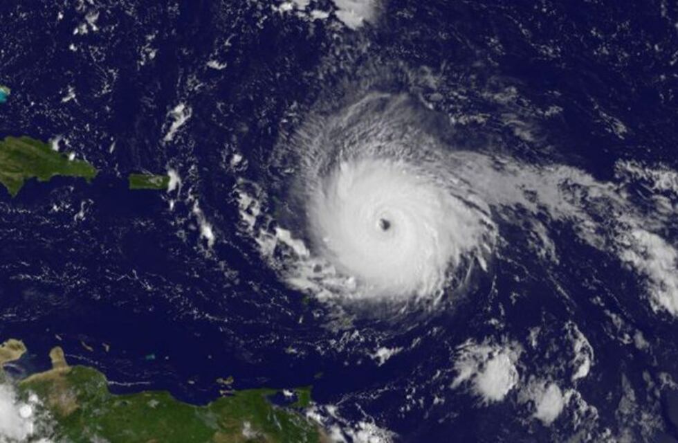 El peligroso huracán Irma tocó tierra en las islas del Caribe