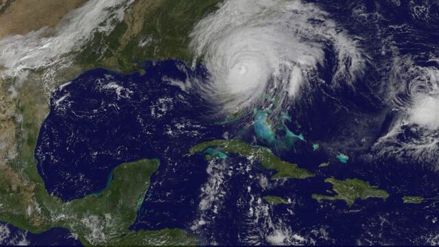 MIAMI (FL, EEUU), 5/10/2016.- Imagen satelital de la NASA que muestra cu00f3mo la pared occidental exterior del ojo del huracu00e1n de categoru00eda 3 Matthew que continu00faa golpeando hoy la costa noreste de Florida con vientos mu00e1ximos de 120 millas por hora (195 km/h)