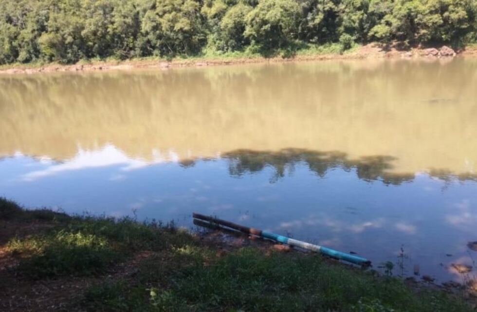 Salvó a un niño de morir ahogado pero no pudo salir y falleció