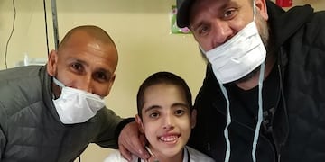 El Cholo Guiñazú le cumplió el sueño a Dulce, una paciente oncológica del Hospital de Niños\u002E