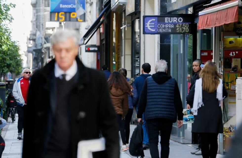 La actividad económica registró su menor caída desde que se desató la crisis