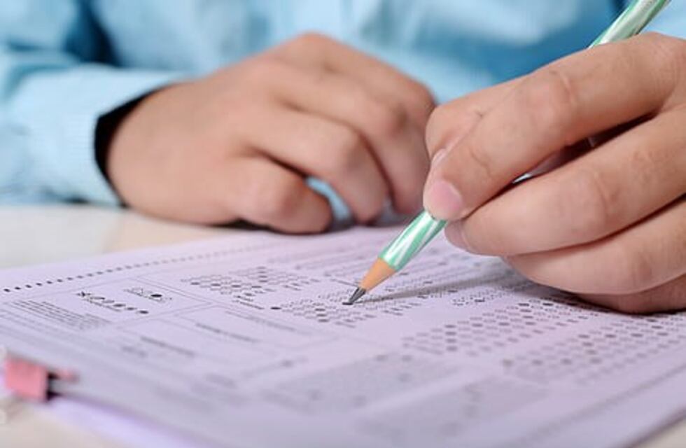 Una estudiante de la UBA diseñó una "aspiradora nazi" y terminó expulsada