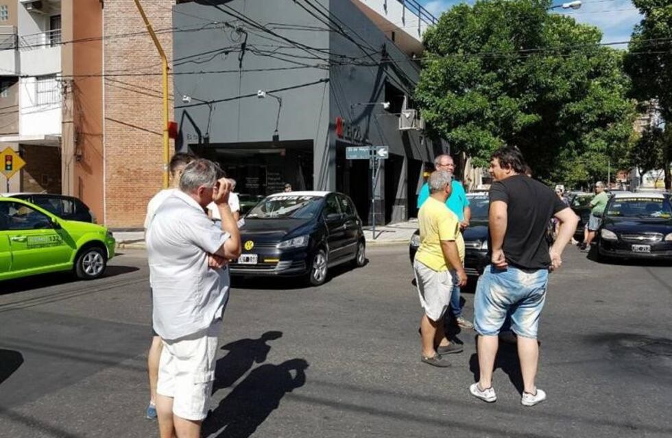 Taxistas despidieron al chofer asesinado y analizan en asamblea los pasos a seguir