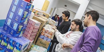ayuda a estudiantes universitarios
