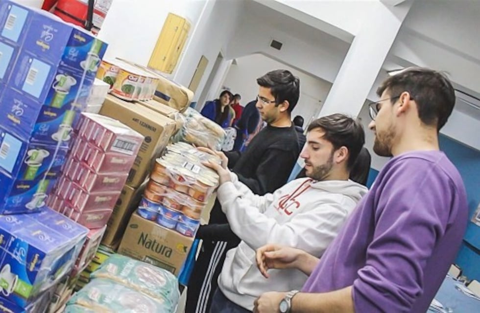 Entrega de mercadería en Residencia Universitaria