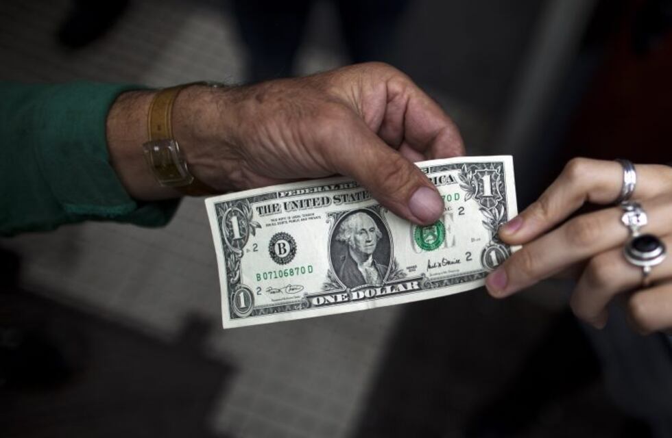 Tras el récord de ayer, el dólar cerró a $ 20,49