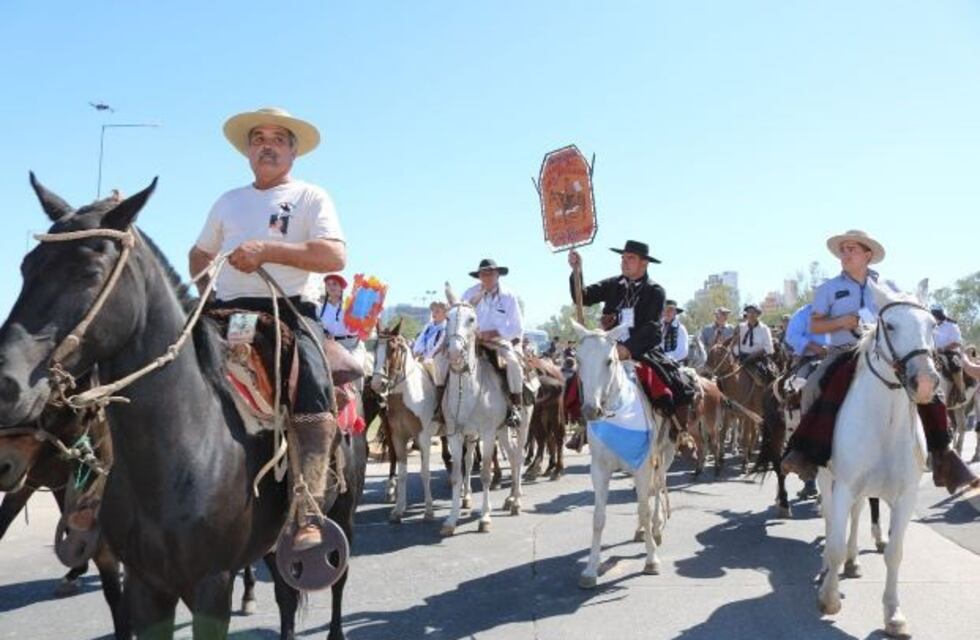 Una multitud se sumó a la "Peregrinación La Brocheriana"