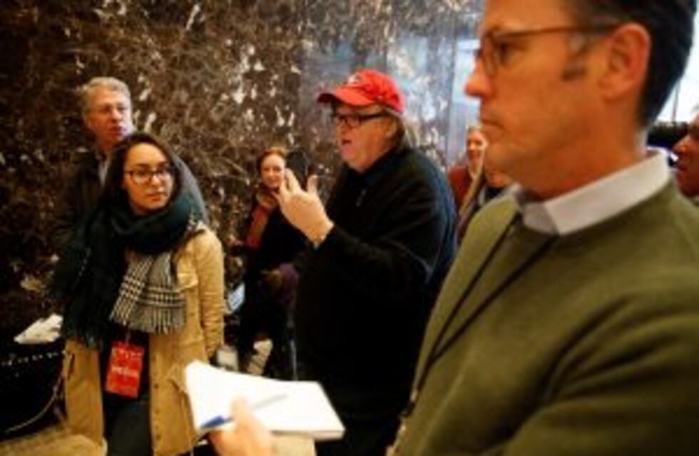 Michael Moore convoca a una protesta contra la asunción de Trump