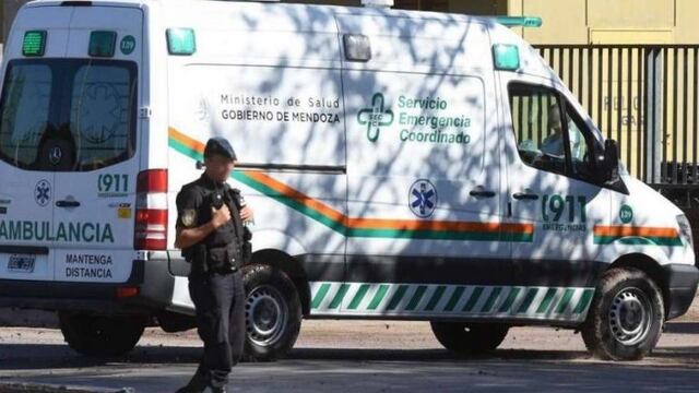 El Servicio de Emergencia Coordinado trasladó al herido al hosptial Schetakow y quedó internado, tenía cinco puñaladas.