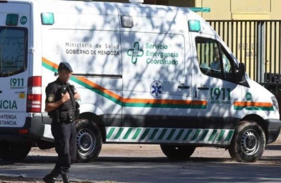Internaron a una madre y los hijos tras chocar en una moto