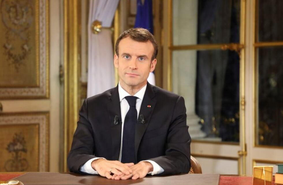 Macron subirá el salario mínimo y bajará impuestos para frenar las protestas