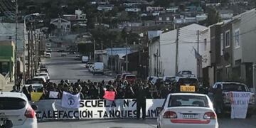 Se confirmó la contaminación del tanque agua de la Escuela 731