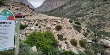 Sendero de  Chorro de la Vieja o Guardia Vieja, a 12 km del manzano Histórico, en Tunuyán.