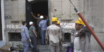 Operarios de Edesur\u002E (DYN)\u002E