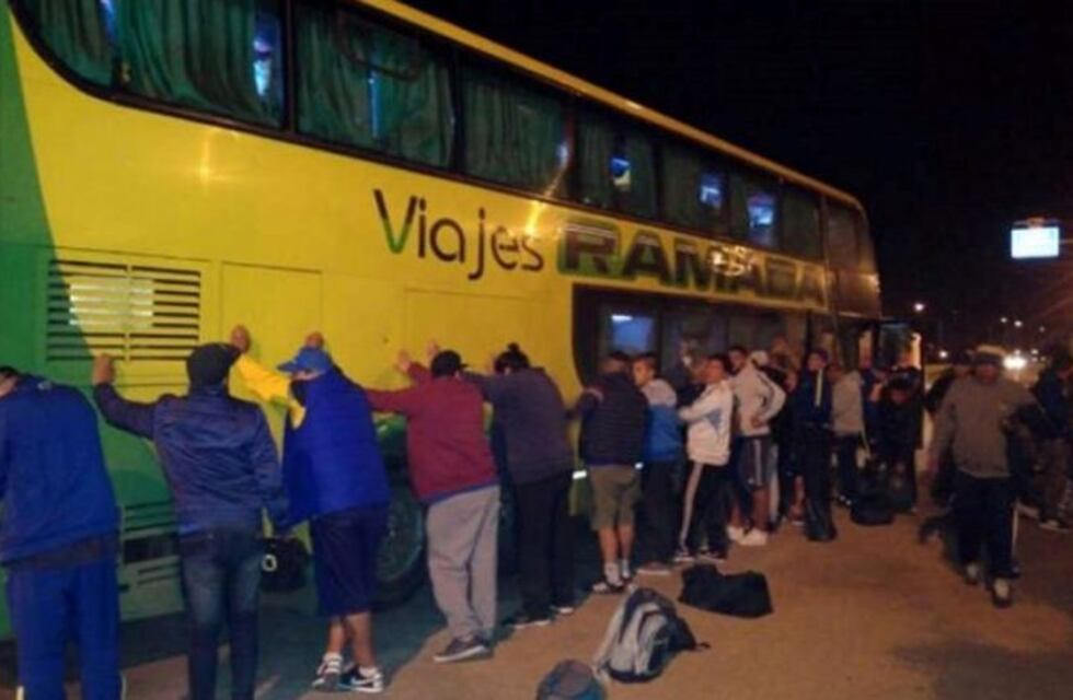 Aplicaron el derecho de admisión a 81 hinchas de Boca que habían sido detenidos en Santa Fe