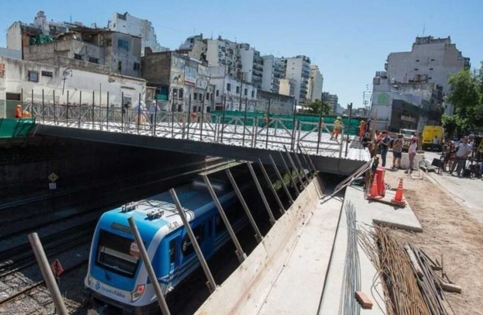 Buscan techar las vías del Sarmiento para hacer una plaza en Almagro