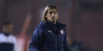 Sebastián Beccacece probó dos equipos en Independiente pensando en Vélez\u002E (AFP)
