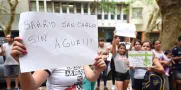 Vecinos de La Plata reclamaron por falta de agua en distintos barrios de la ciudad