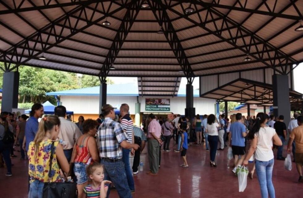 Productores satisfechos por el éxito del Mercado Concentrador obereño