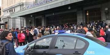 Amenaza de bomba en Constitución\u002E (Twitter)