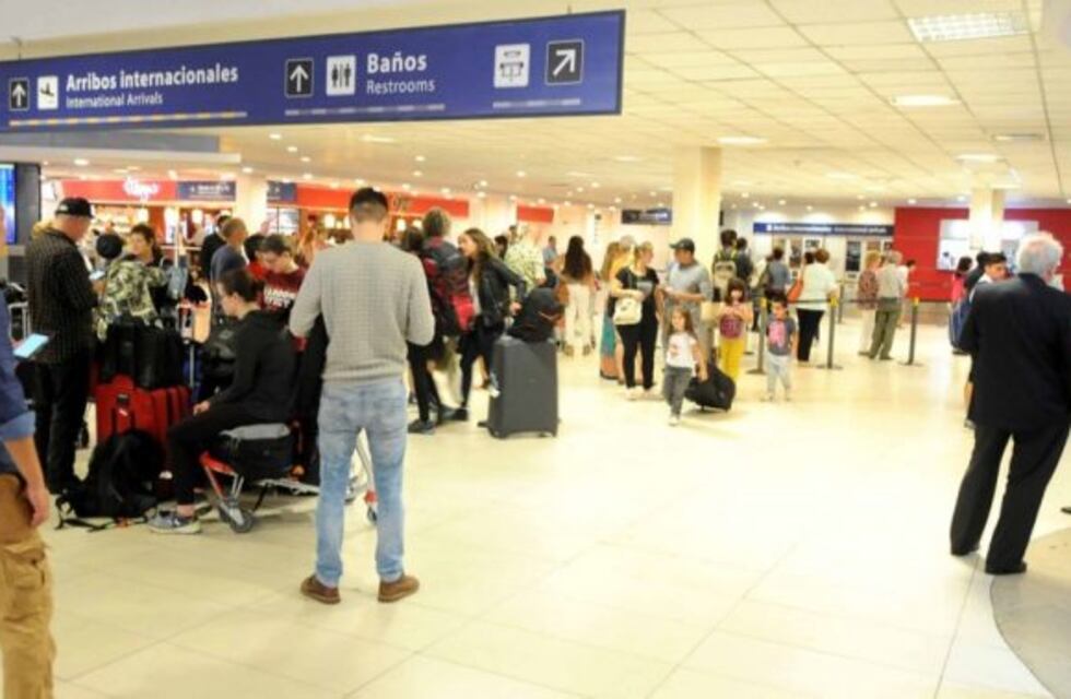 Atraparon en Ezeiza a una mujer con pedido de captura