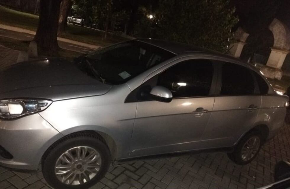 Encontró el auto robado de su vecino y lo arrestaron por extorsión