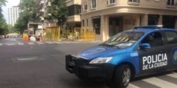 Se evacuu00f3 uno de los edificios linderos hasta que la fuga fue controlada. (@Policia_ciudad)