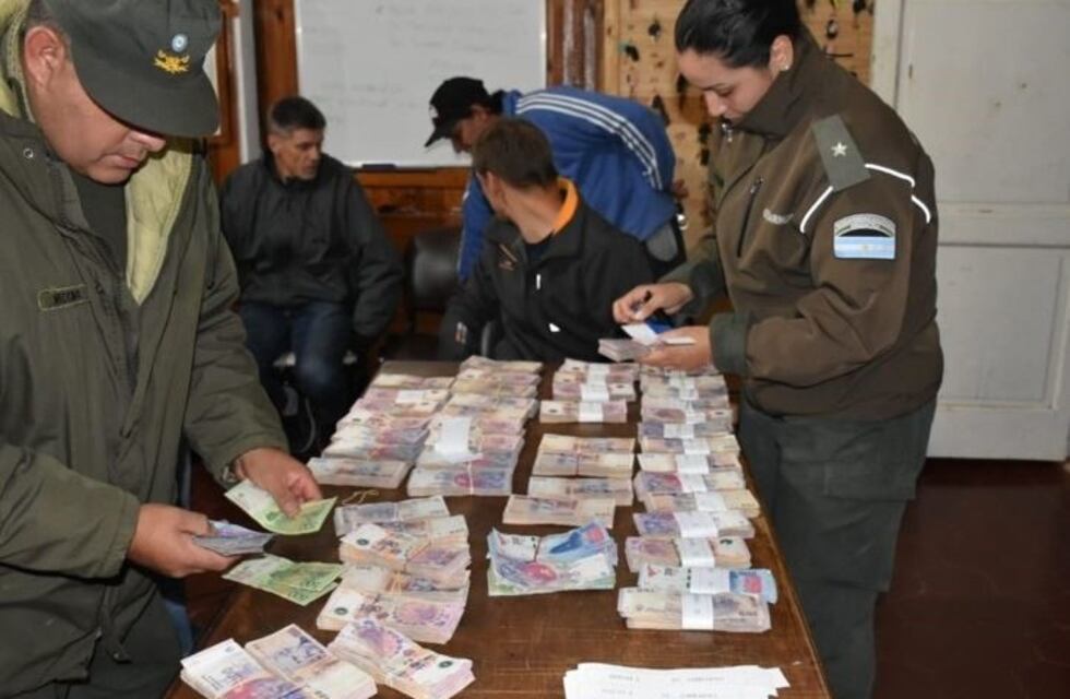 Gendarmería secuestró 520 mil pesos ocultos en un automóvil