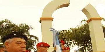 El monumento del arco trunco fue el marco del homenaje a los héroes de Malvinas