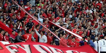 Fans of Independiente cheer for their team during the Argentina First Division Superliga football match against Boca Juniors at the Libertadores de America stadium, in Avellaneda, province of Buenos Aires, on December 2, 2018\u002E (Photo by Alejandro PAGNI / AFP) cancha de independiente  campeonato torneo superliga de primera division futbol futbolistas partido independiente boca juniors