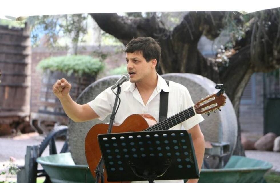Lisandro Bertín presenta "Compadre del viento" en el Independencia