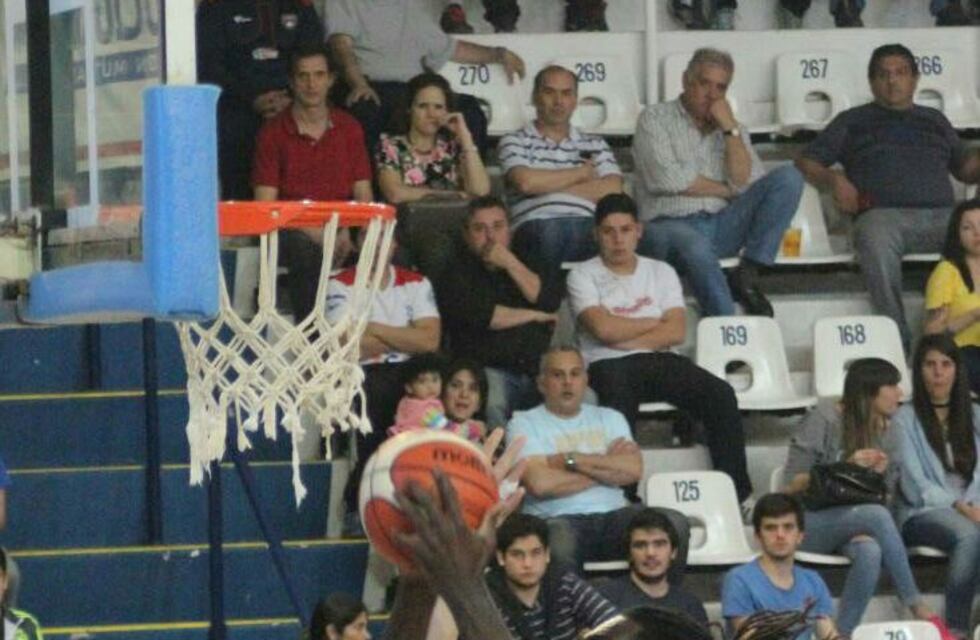 Atenas aguantó todo lo que pudo y cayó ante Quimsa en el Súper 20