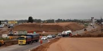 Desvían tránsito por obras en la autopista Bahía Blanca