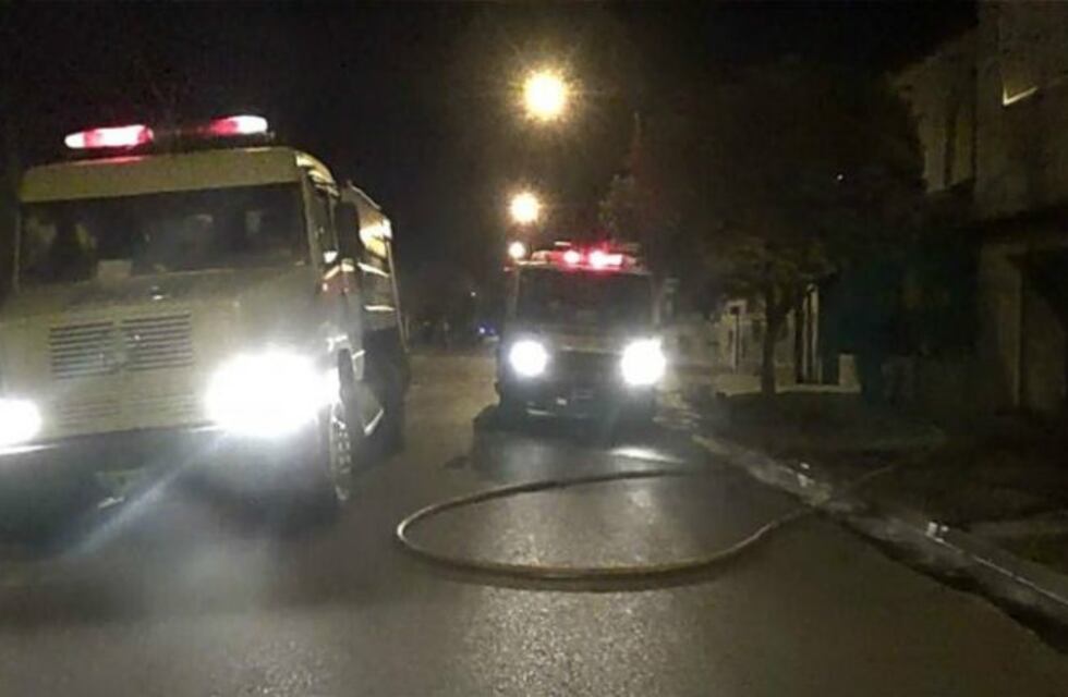 Gran despliegue de bomberos y brigada de explosivos por un portafolio sospechoso