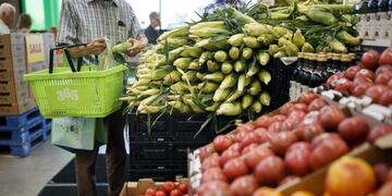 El menor se llevó los cajones de fruta y verdura del comercio de San Francisco\u002E (Foto ilustrativa)
