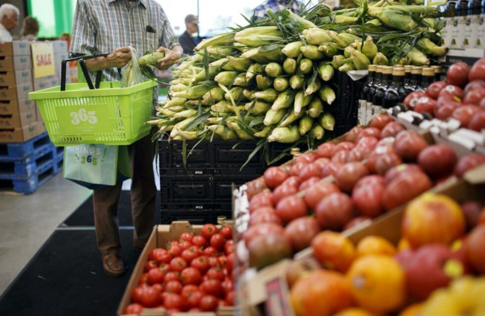 Su hijo robó tres cajones de fruta y verdura, los repartió y su papá volvió a pagarlos
