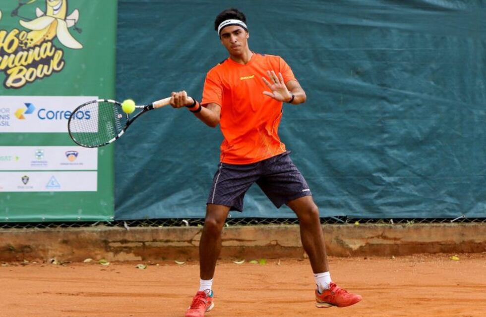 Un tenista rosarino de apenas 16 años debuta como profesional y es el único local del cuadro