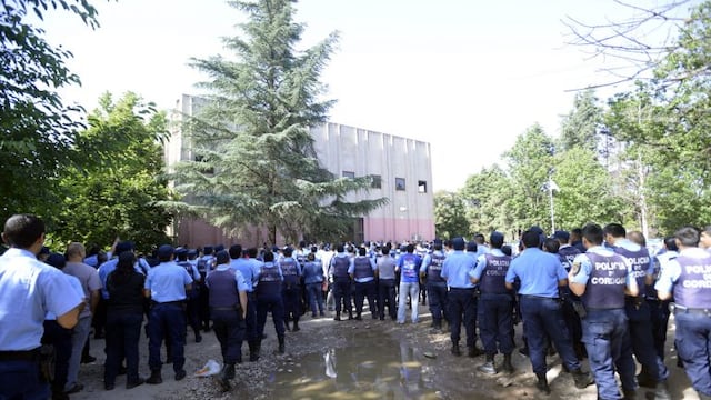 Policías pedían por mejoras laborales\u002E