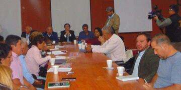 Reunión entre gremios y gobierno provincial