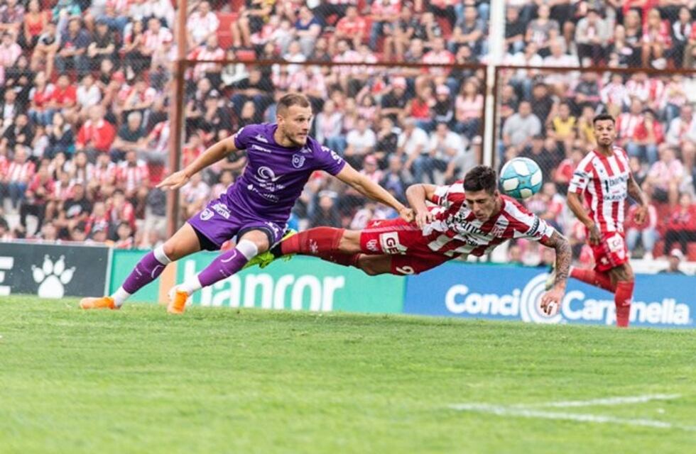 Instituto se descuidó y Villa Dálmine lo dio vuelta